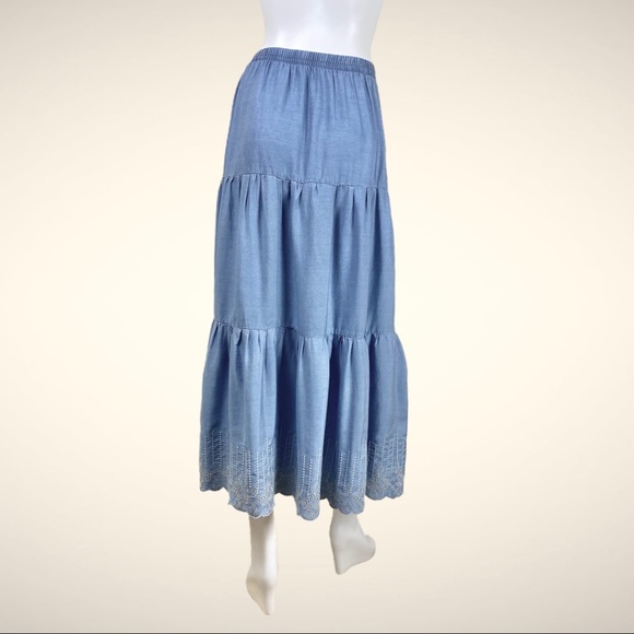 *NWOT ANTHRO MOON RIVER Tiered Embroidered Scalloped Hem Maxi Chambray Boho - Picture 7 of 12